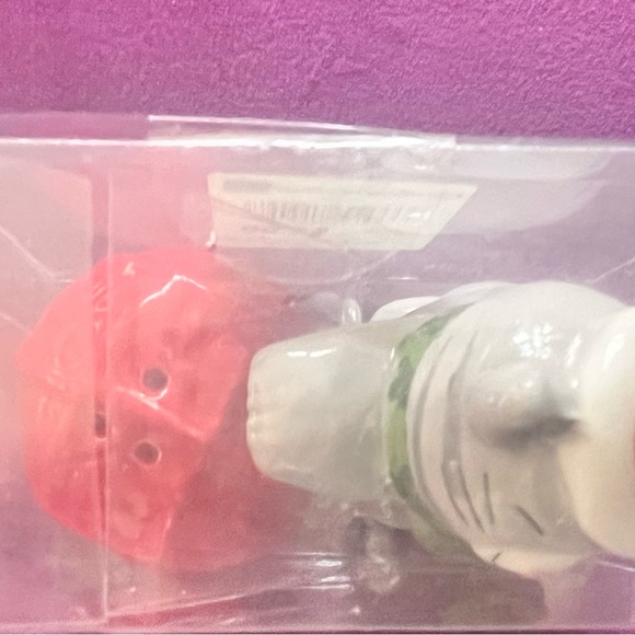 3 for $13 Cat and yarn salt and pepper shakers - Picture 2 of 3